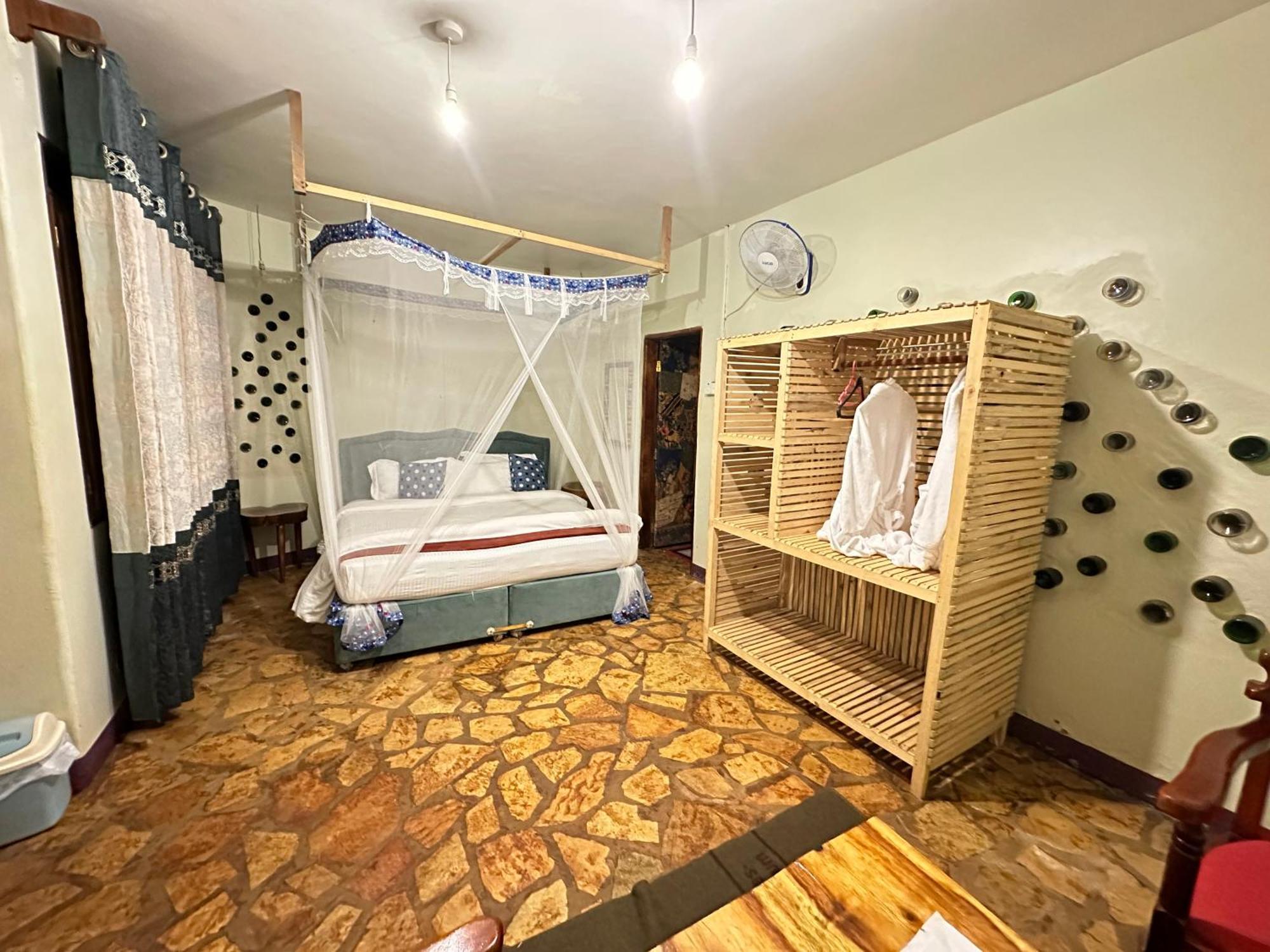 Afro Smile Hotel & Guest House Jinja Exterior foto