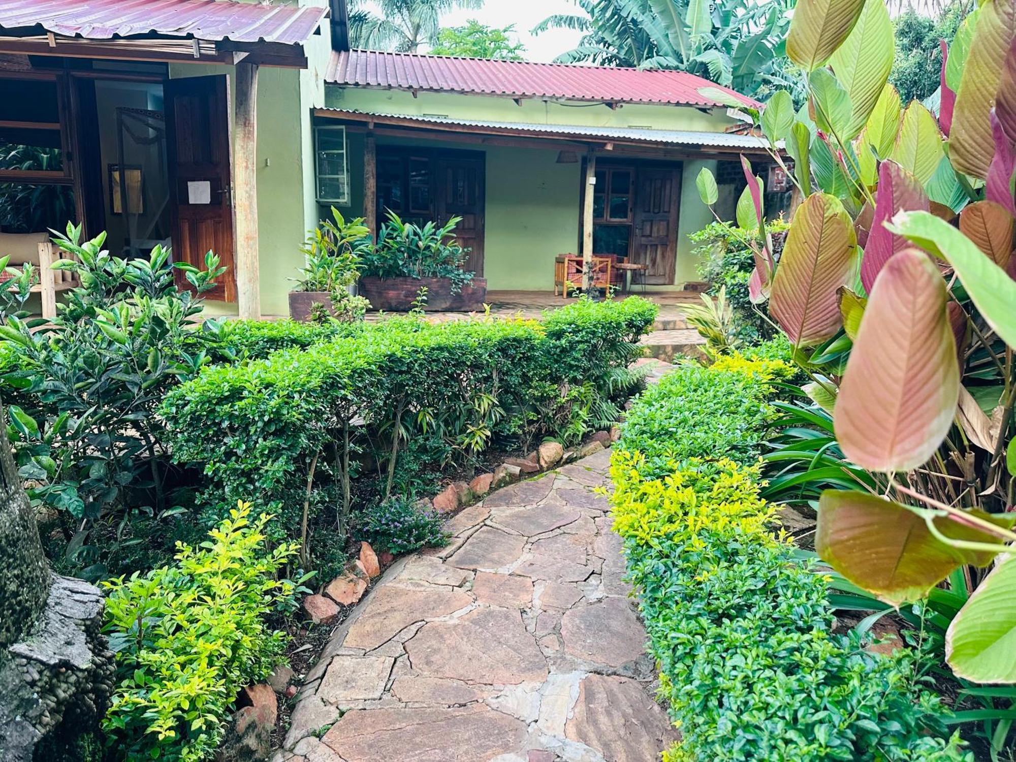 Afro Smile Hotel & Guest House Jinja Exterior foto