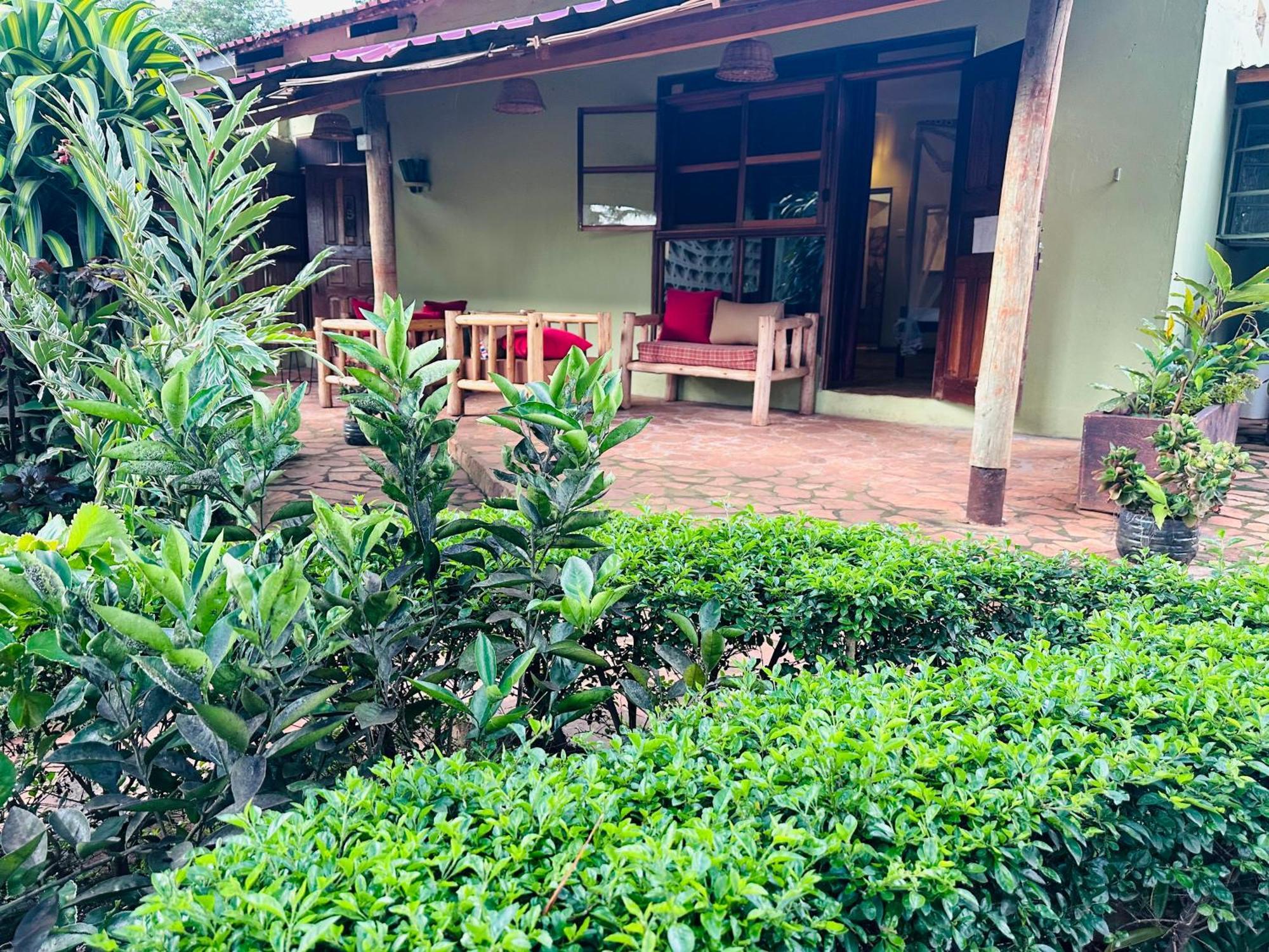 Afro Smile Hotel & Guest House Jinja Exterior foto